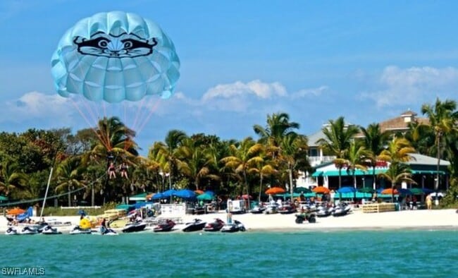 Photo - 4879 Esplanade St