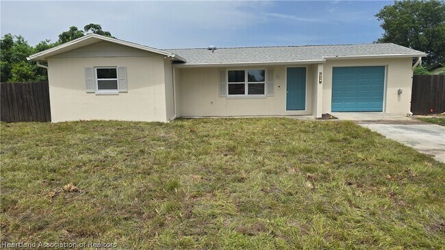 Building Photo - 1552 Cedarbrook St