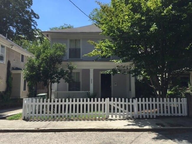 Building Photo - Renovated Single Family Home Available soon for Move-In !