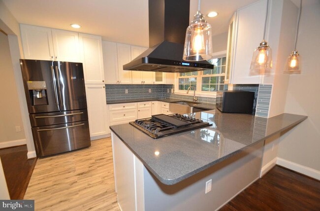 Photo - 5200 Kings Park Dr