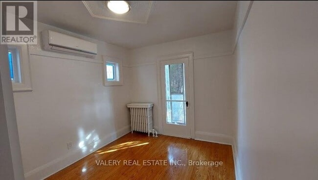 Photo - 130 Glengarry Ave