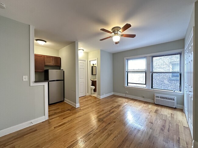 Photo - 823 W Wolfram St Unit 903
