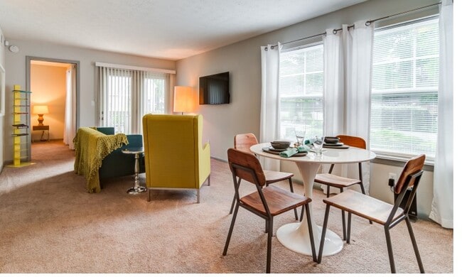 Dining Area - Avana Woods