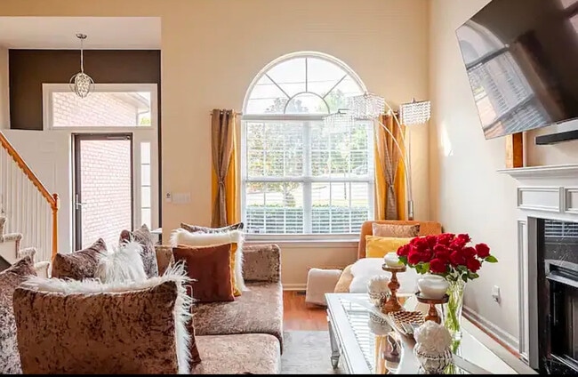 Photo - 901 Bordeaux Pl