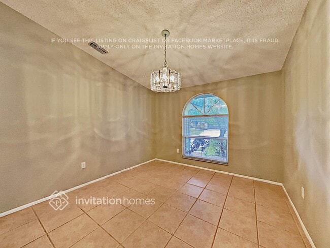 Photo - 2275 Cork Oak St W