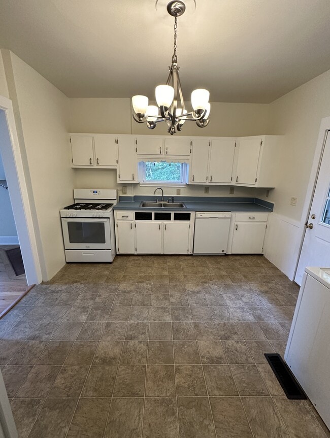 Photo - 605 E Shore Dr