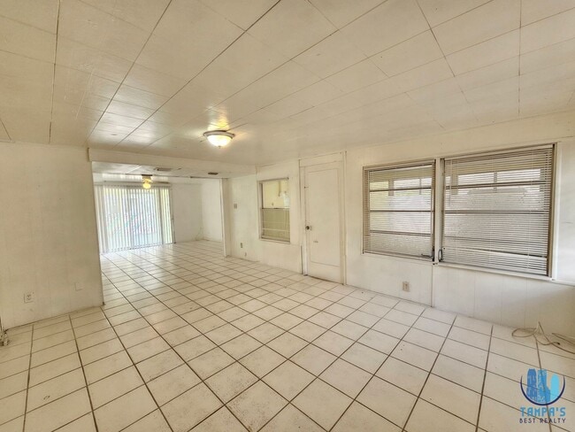 Photo - Spacious 3 Bedroom, 2 Bath home with a 2 CAR Carport near down St. Petersburg *Available Now*