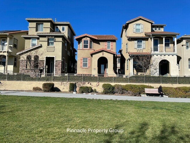 Photo - 500 Brisa Suave Common