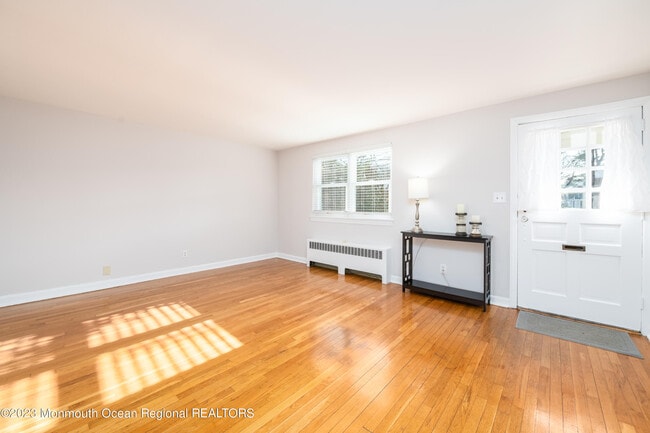Photo - 19 Manor Dr