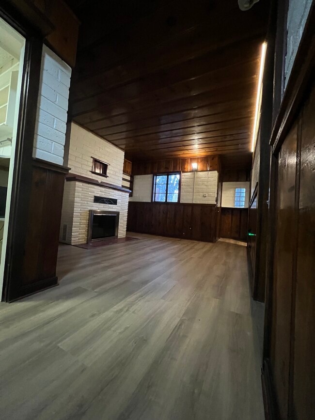 LR out - 1625 The Strand Unit 1625