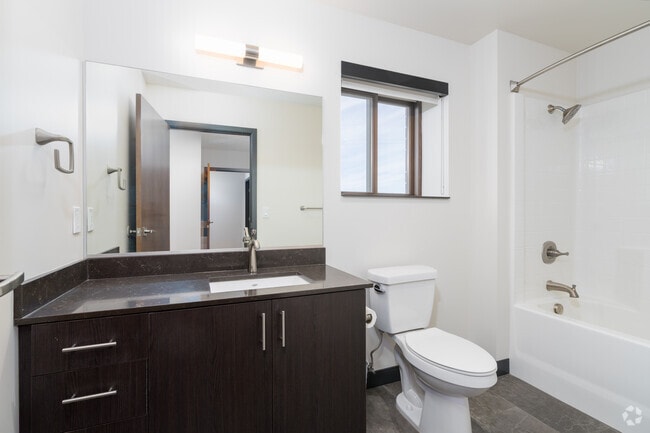 3BR, 2.5BA - 1280SF - Bathroom