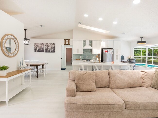 Photo - 1123 SW Oak Hollow Ct