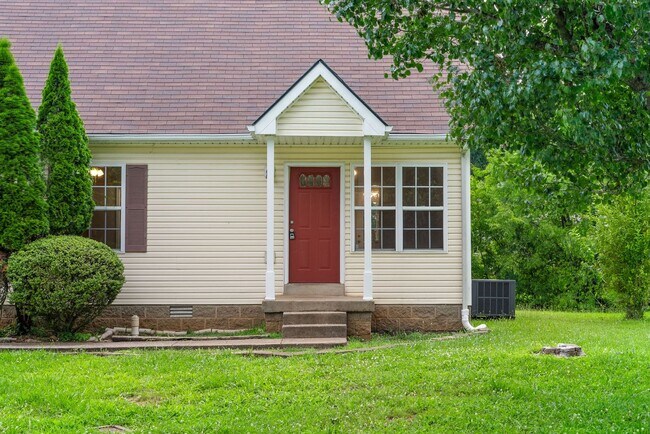 320 Lafayette Rd