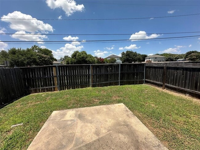 Photo - 2873 Southampton Way