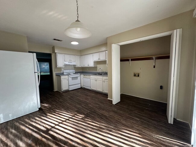 Photo - Brewster Estates unit avail NOW!!! Unidad 4221