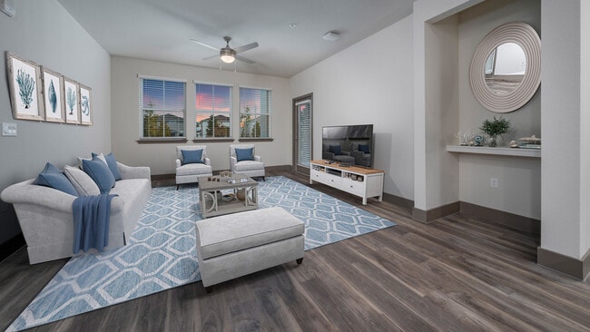 Photo - AVENUE ON OAKLAND