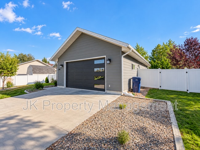 Photo - 328 35th Ave NE