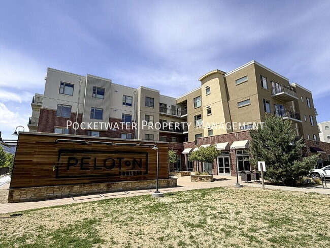 Building Photo - 3601 Arapahoe Ave Unit 326