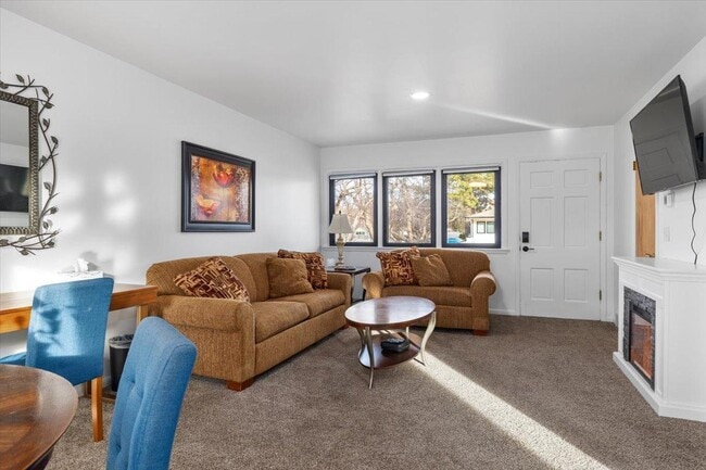 Photo - 1305 9th St W