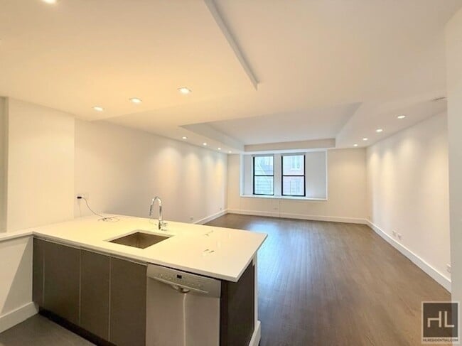 Building Photo - Large newly renovated 2 bed 2 bath - WEST ... Rental