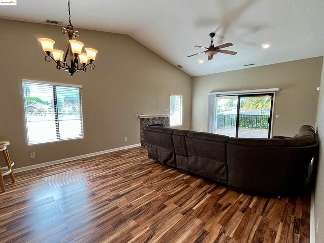 Photo - 5796 Cutter Loop