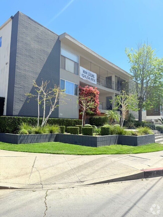 Building Photo - Beautiful 1 bedroom 1 bath!!! Must see! Mo... Unit 107 Rental