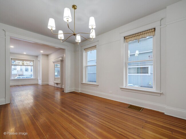 Photo - 1415 W George St Unit 1