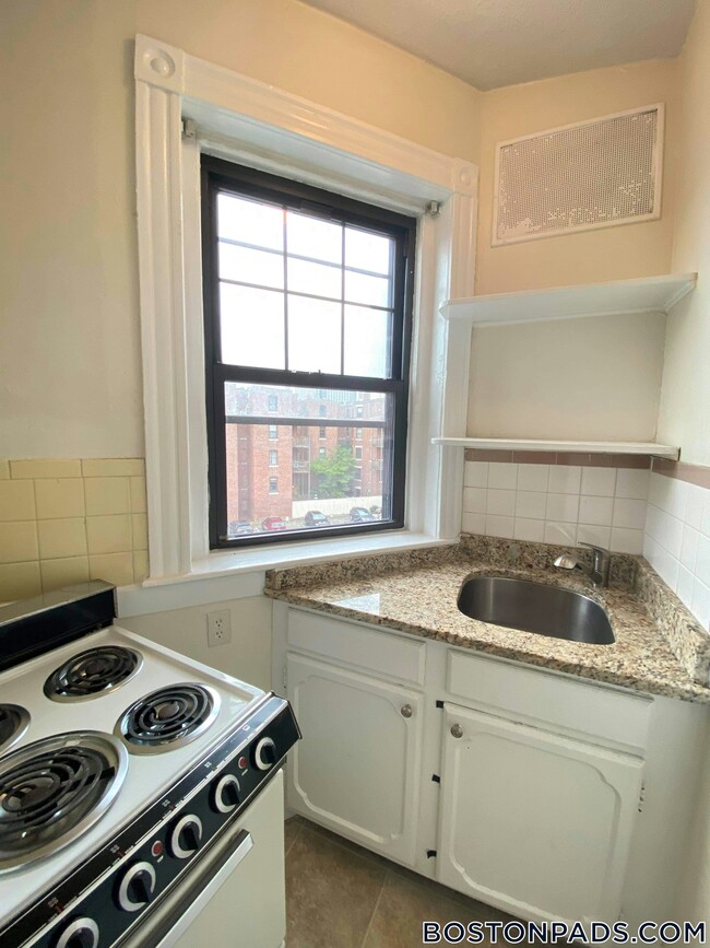 Photo - 97 St Stephen St Unidad 21