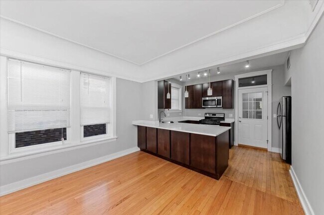 Photo - 2 bedroom in Chicago IL 60625 Unit 3