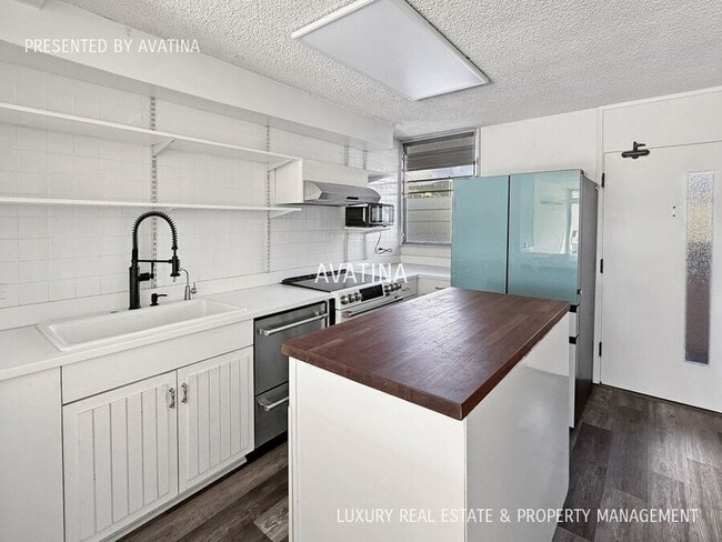 Photo - 500 University Ave