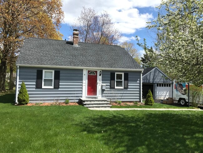 Photo - 142 Holden St