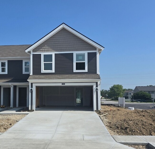 Camino de entrada terminado - 10810 Penwell Way