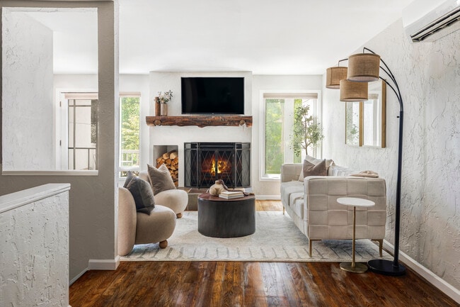 Photo - 377 Pearl St