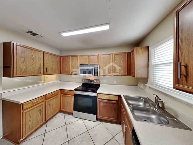 Photo - 10711 N Shaenridge
