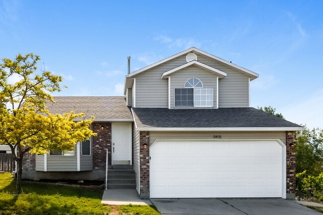 Building Photo - 5831 S Clear Vista Dr