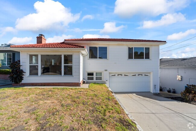 Building Photo - Beautifully Updated Rental Home