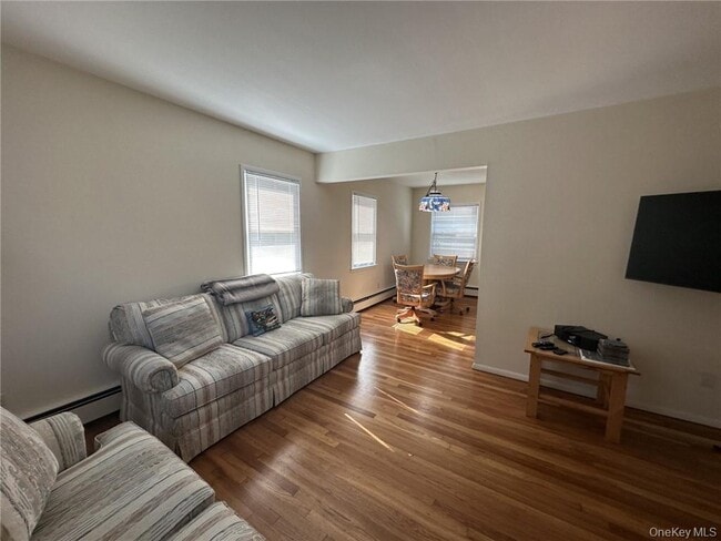 Photo - 153 Sickles Ave Unidad Right