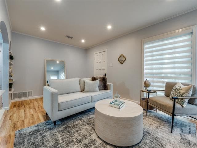 Photo - 5739 Ellsworth Ave