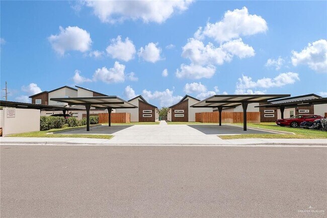 15 West Dr Unit 4