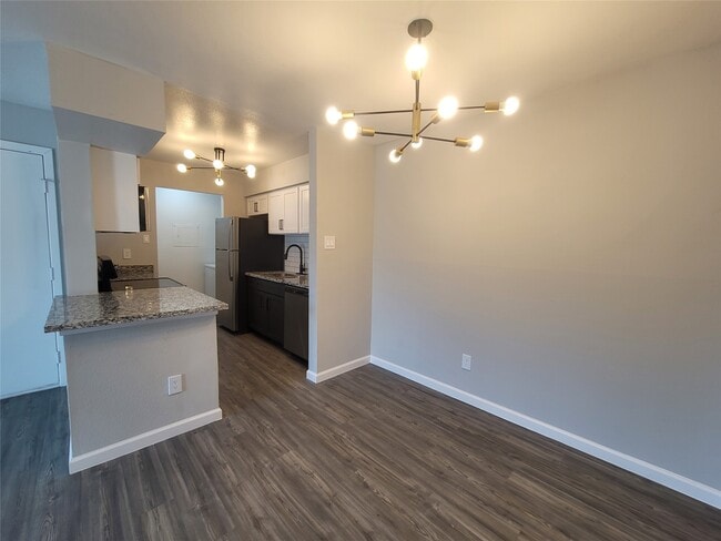Building Photo - 2701 W Bellfort Ave Unit 1418