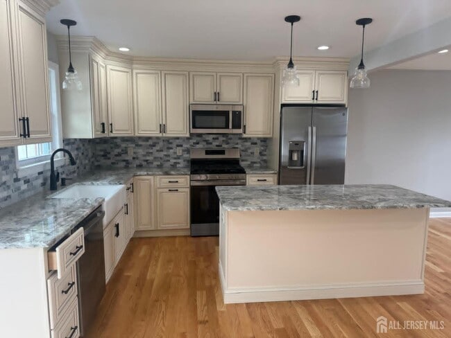 109 Pearl Pl