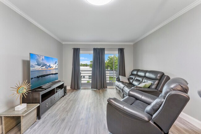 Photo - 118 Lake Constance Dr