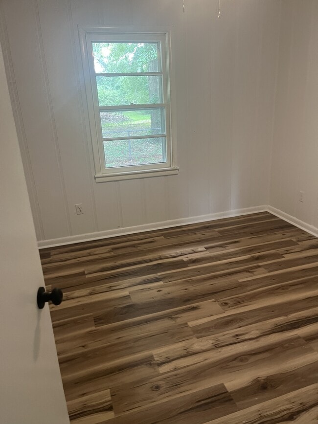 Photo - 142 Hamaker St SW