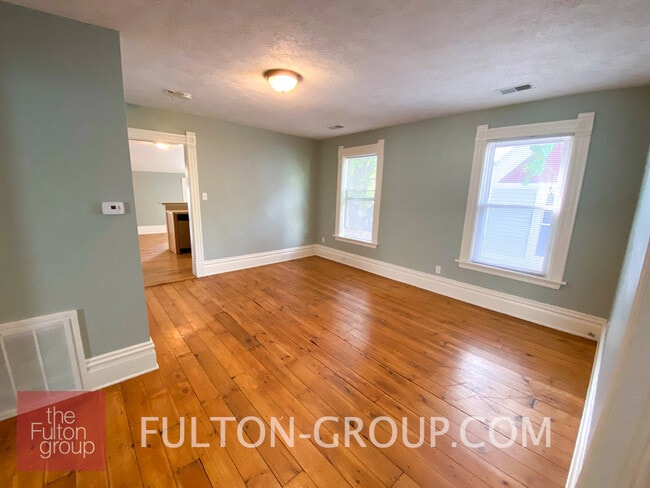 Photo - 740 Fulton St E