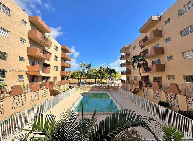 Building Photo - 1630 W 46th St Unit 305D Rental