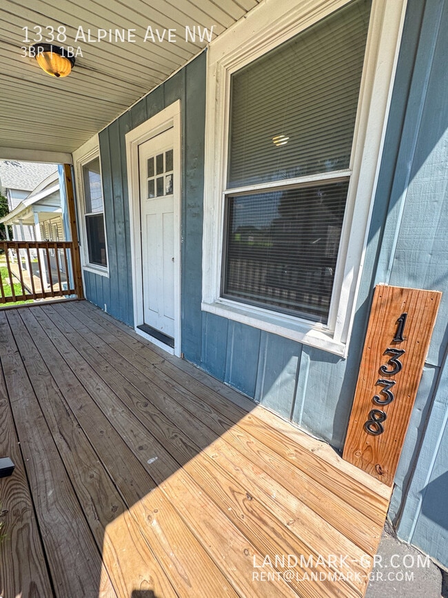 Photo - 1338 Alpine Ave NW