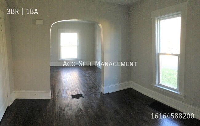 Photo - 956 Adams St SE