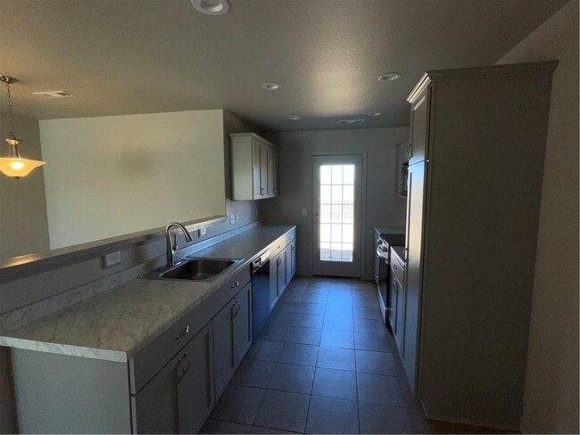 Photo - 1280 Colonel Salomon Dr