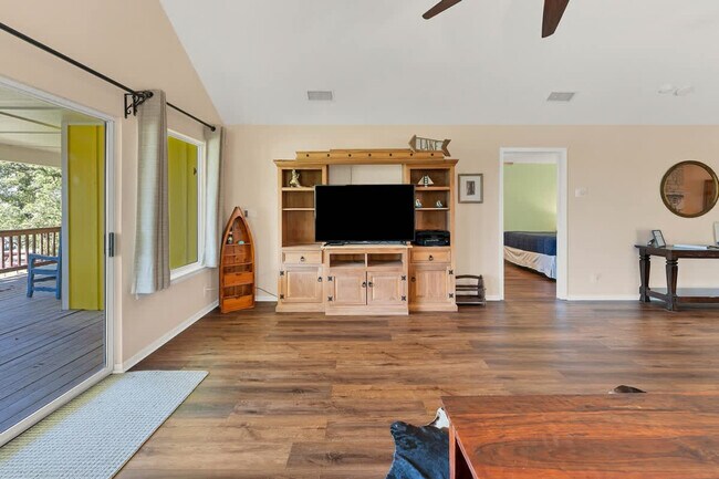 2388 Lakeshore Dr Unit SI ID1351236P