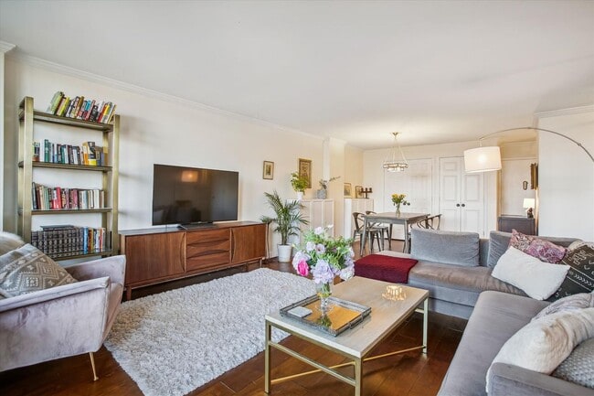 Photo - 801 N Pitt St